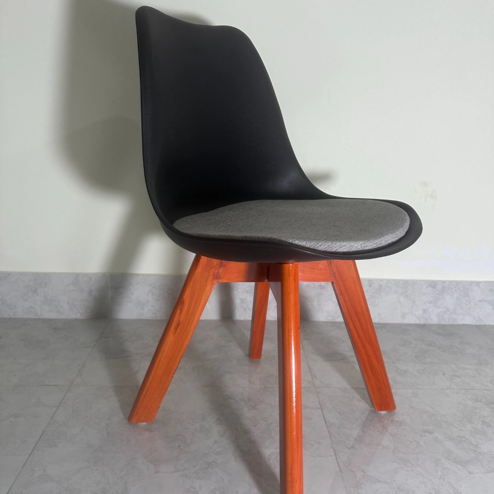 Solfa Tulip Chair